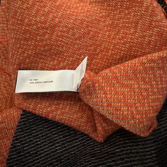 Woman’s GAP Scarf - Picture 6 of 8